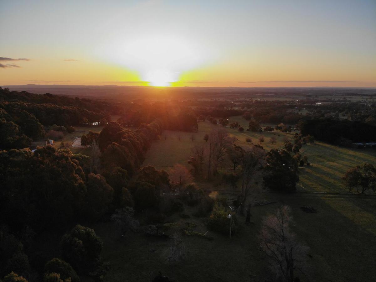 Hanging Rock Views Woodend Extérieur photo